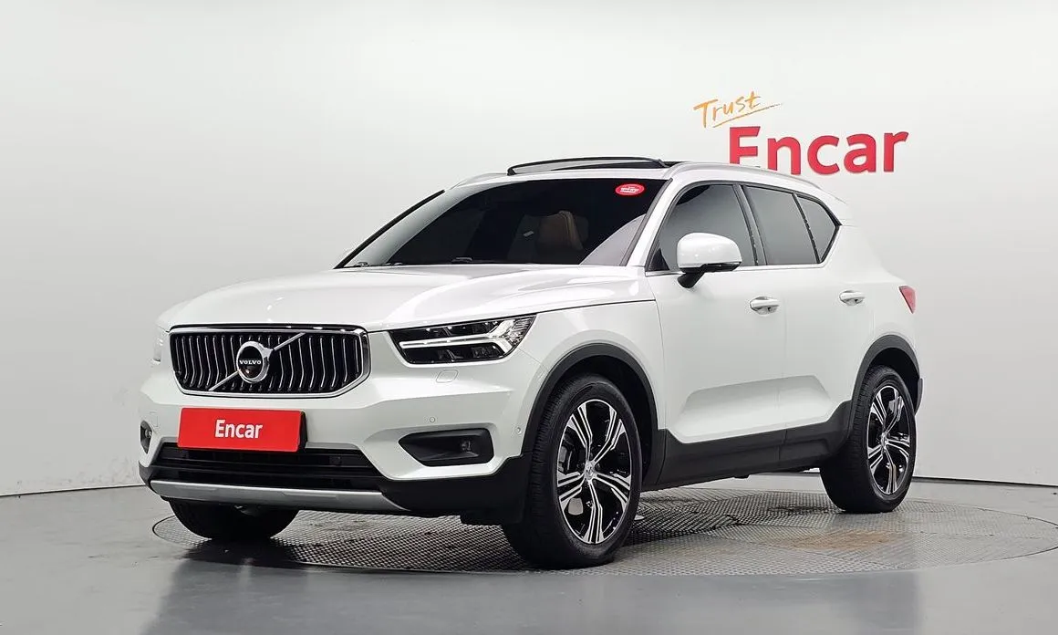 Volvo XC40 — фото 1