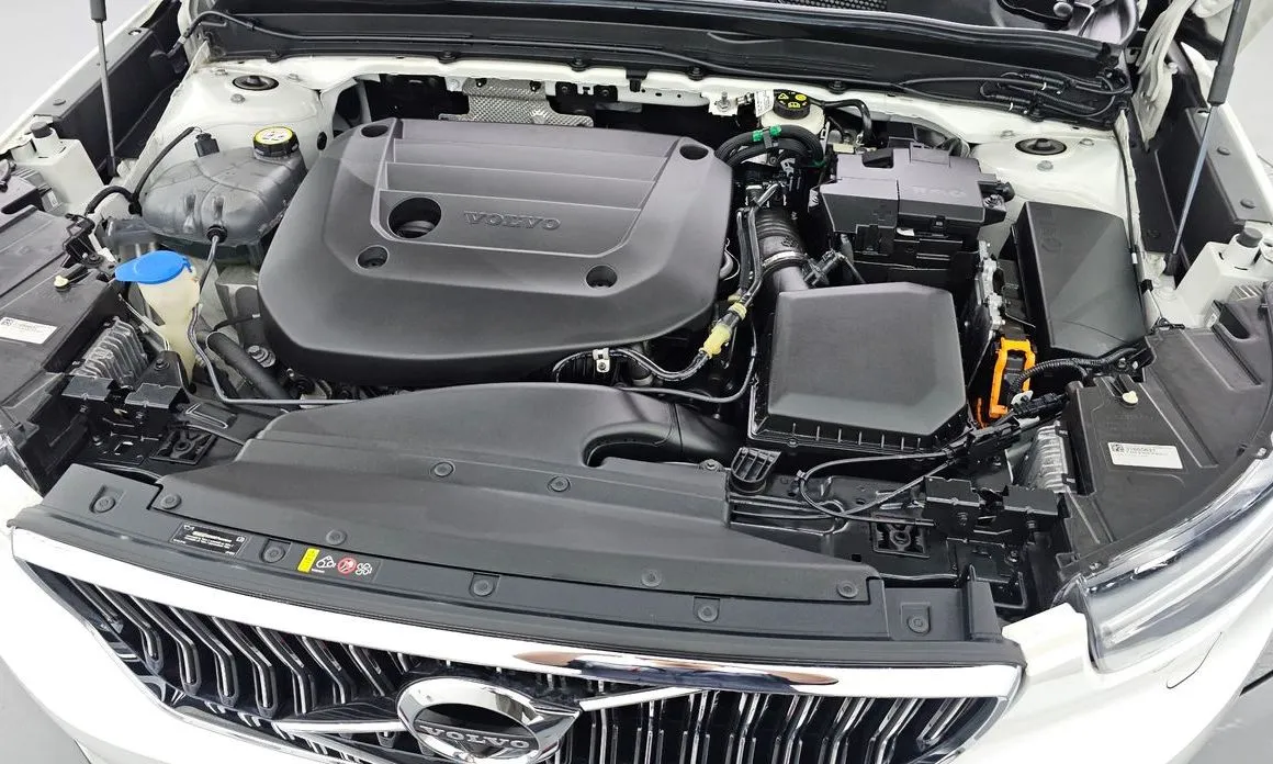 Volvo XC40 — фото 10