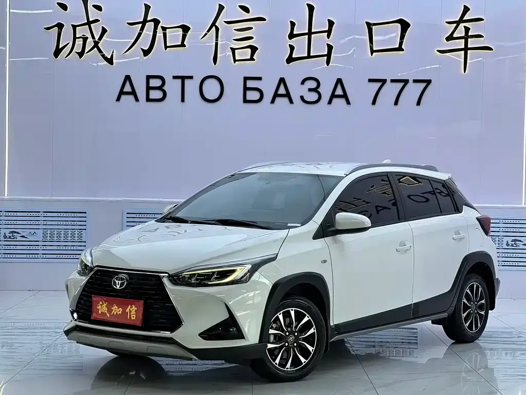 Toyota Yaris L — фото 1