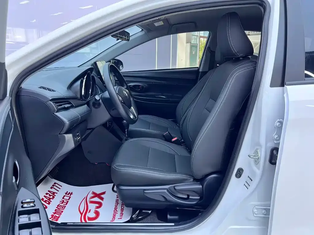 Toyota Yaris L — фото 3