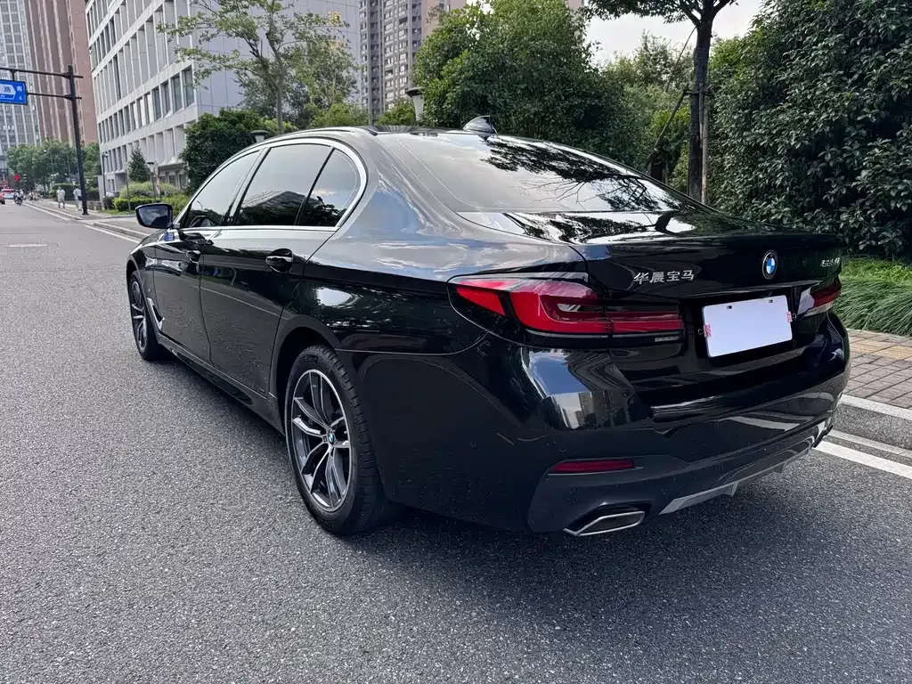 BMW 5 Series — фото 4