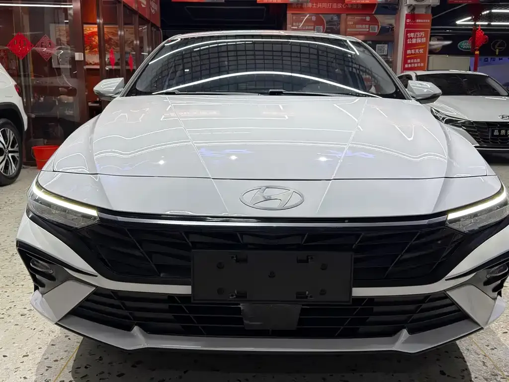 Hyundai Elantra — фото 3
