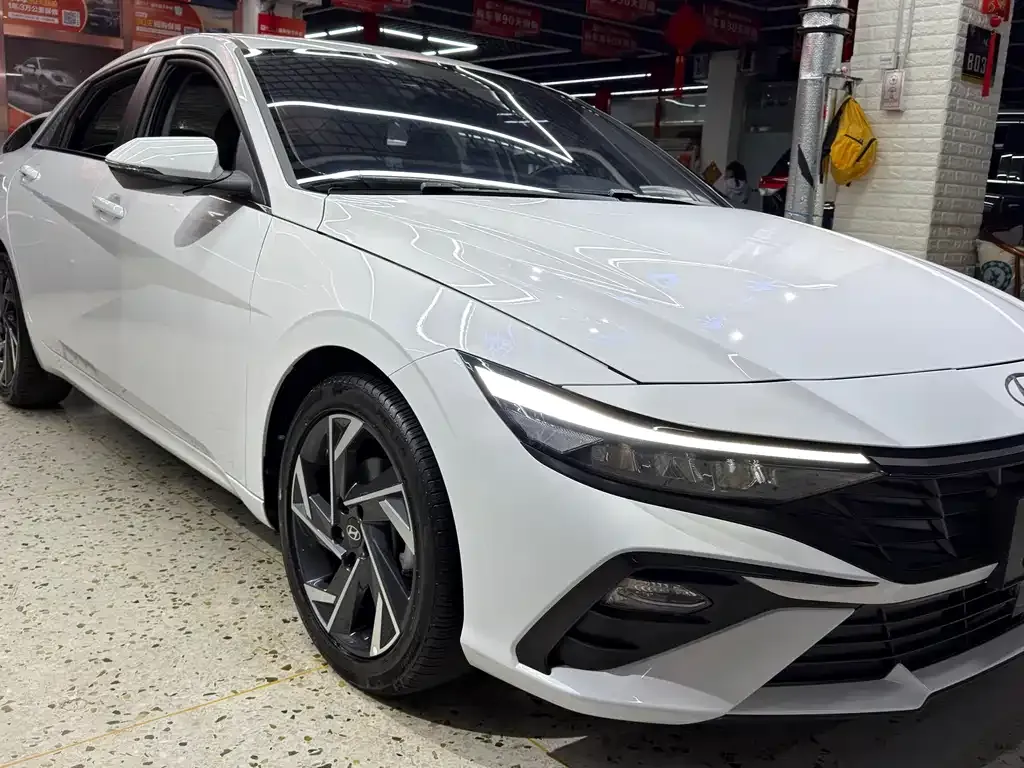 Hyundai Elantra — фото 7