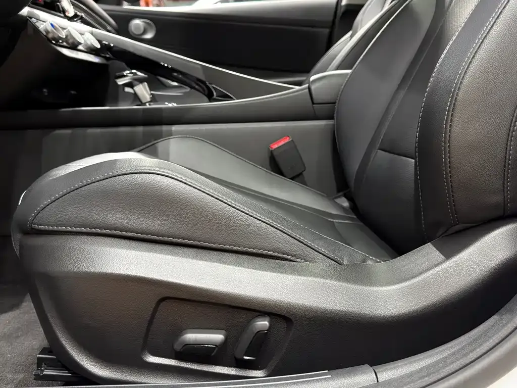Hyundai Elantra — фото 10