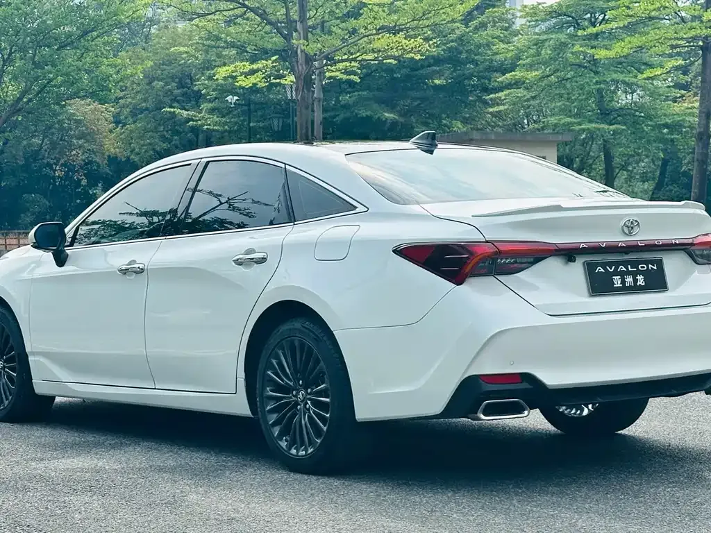 Toyota Avalon — фото 4