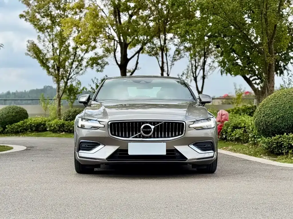 Volvo S60 — фото 8