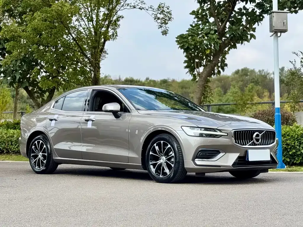 Volvo S60 — фото 7