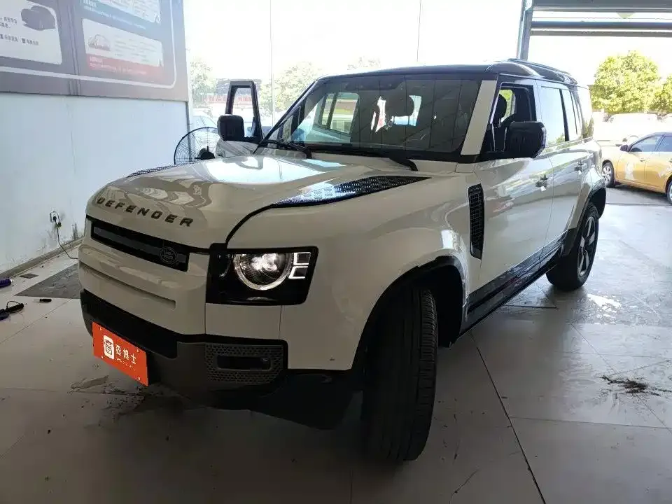 Land Rover Defender — фото 1