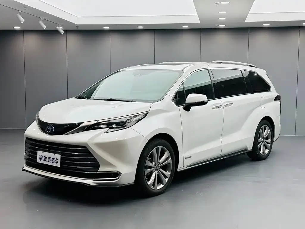 Toyota Sienna — фото 1