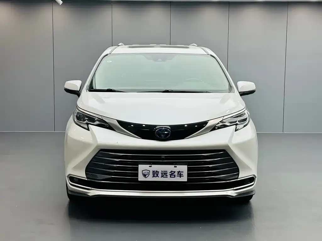 Toyota Sienna — фото 5