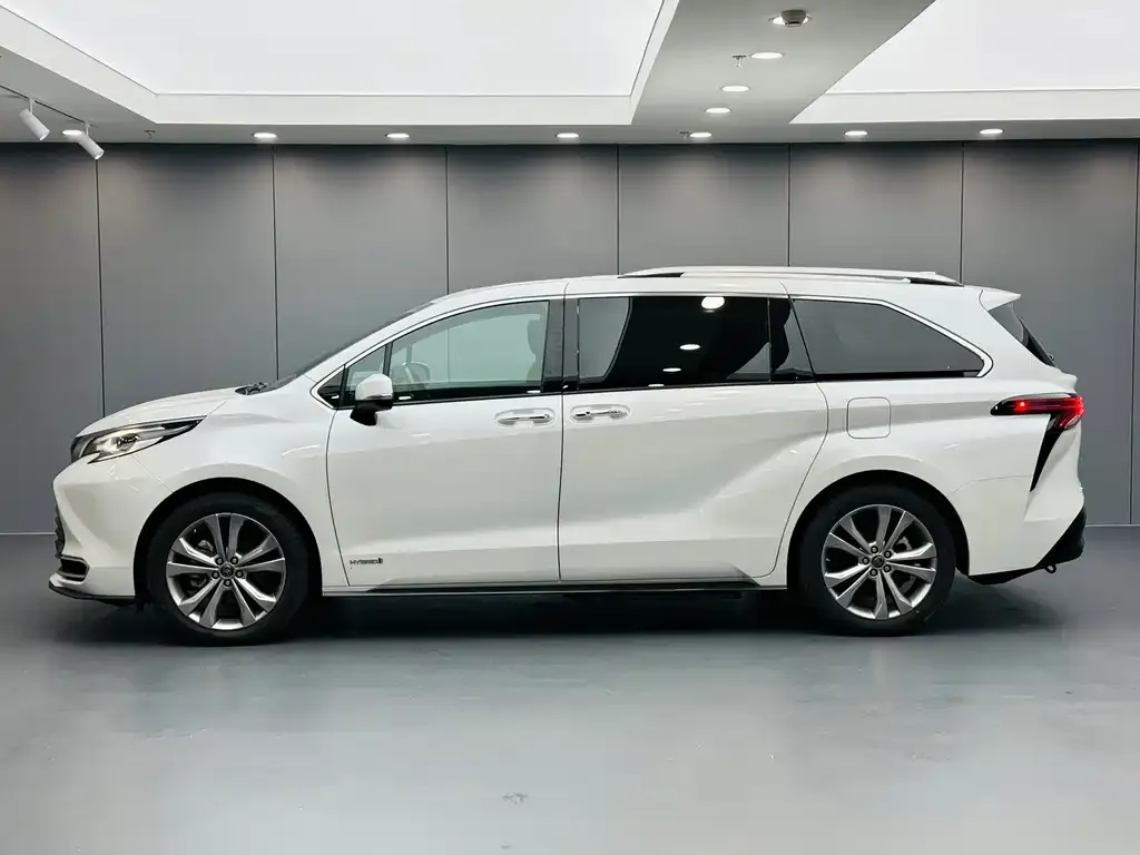 Toyota Sienna — фото 3