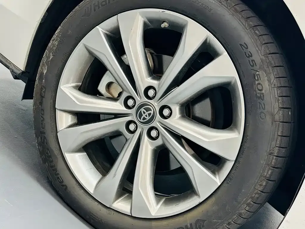 Toyota Sienna — фото 9
