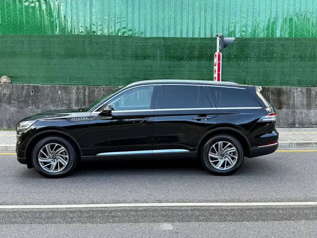 Lincoln Aviator — фото 8