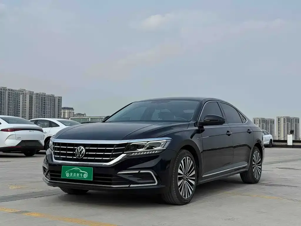 Volkswagen Passat — фото 1