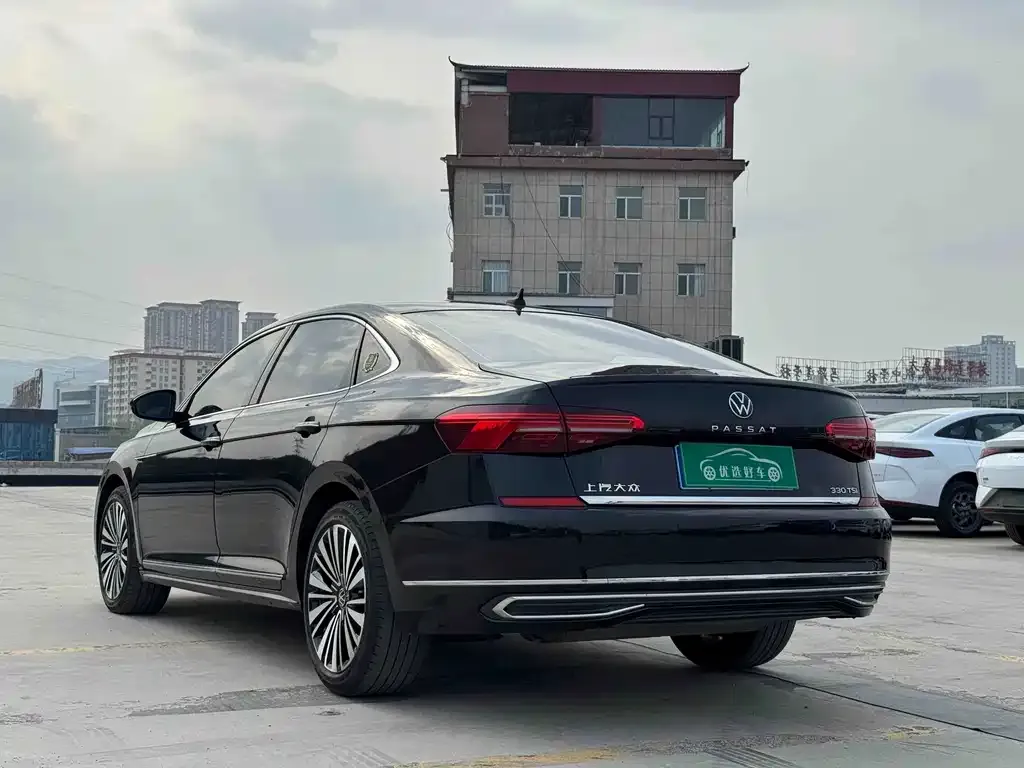 Volkswagen Passat — фото 6