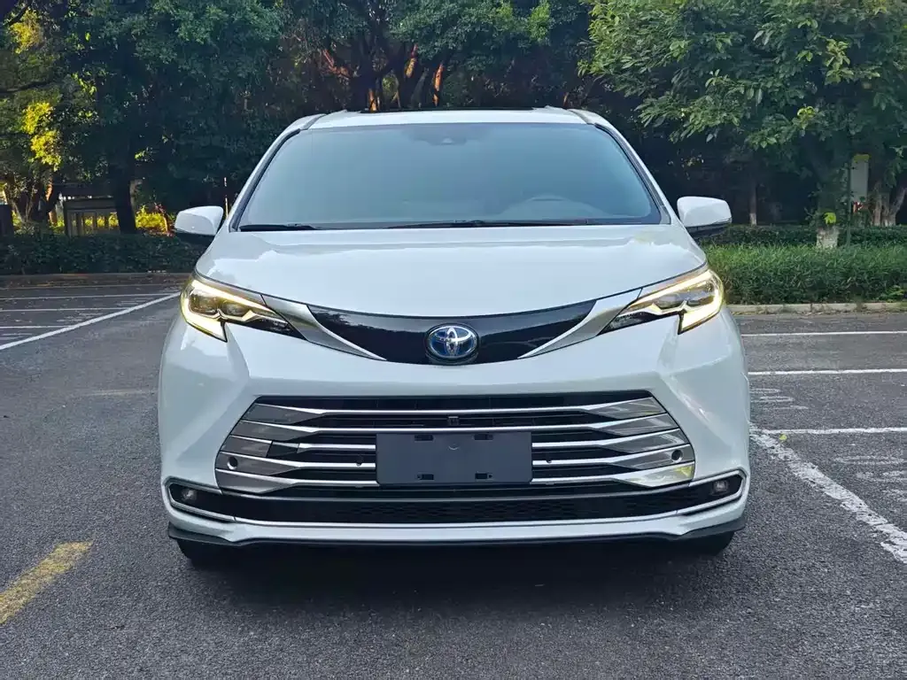 Toyota Sienna — фото 7