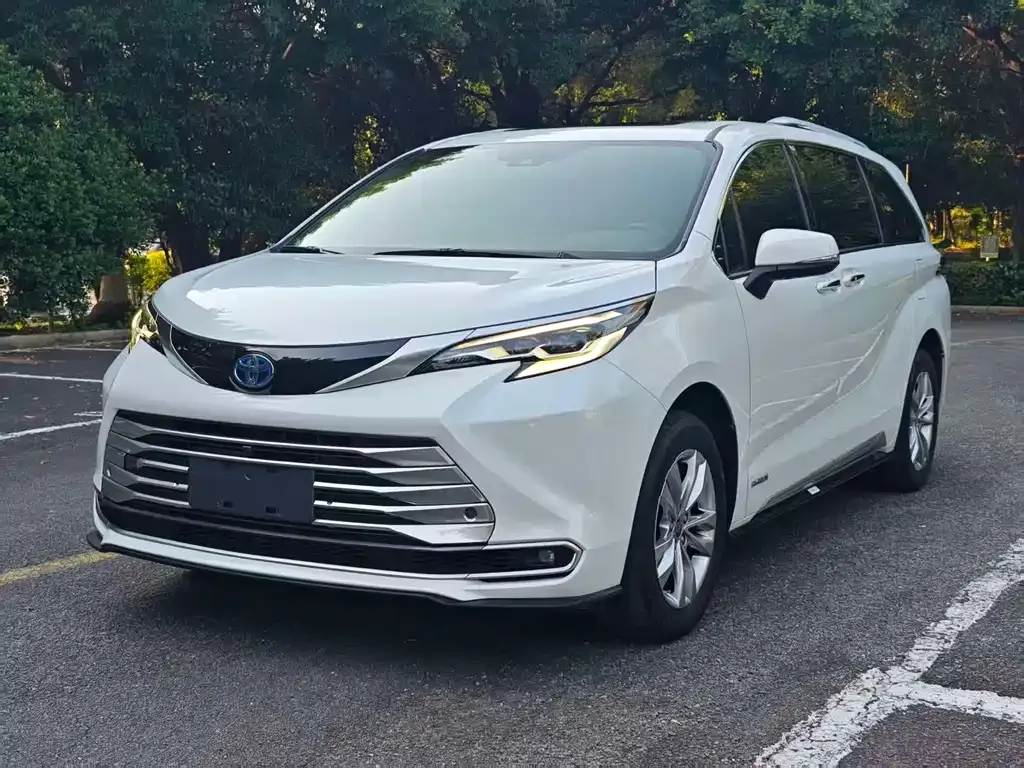 Toyota Sienna — фото 10