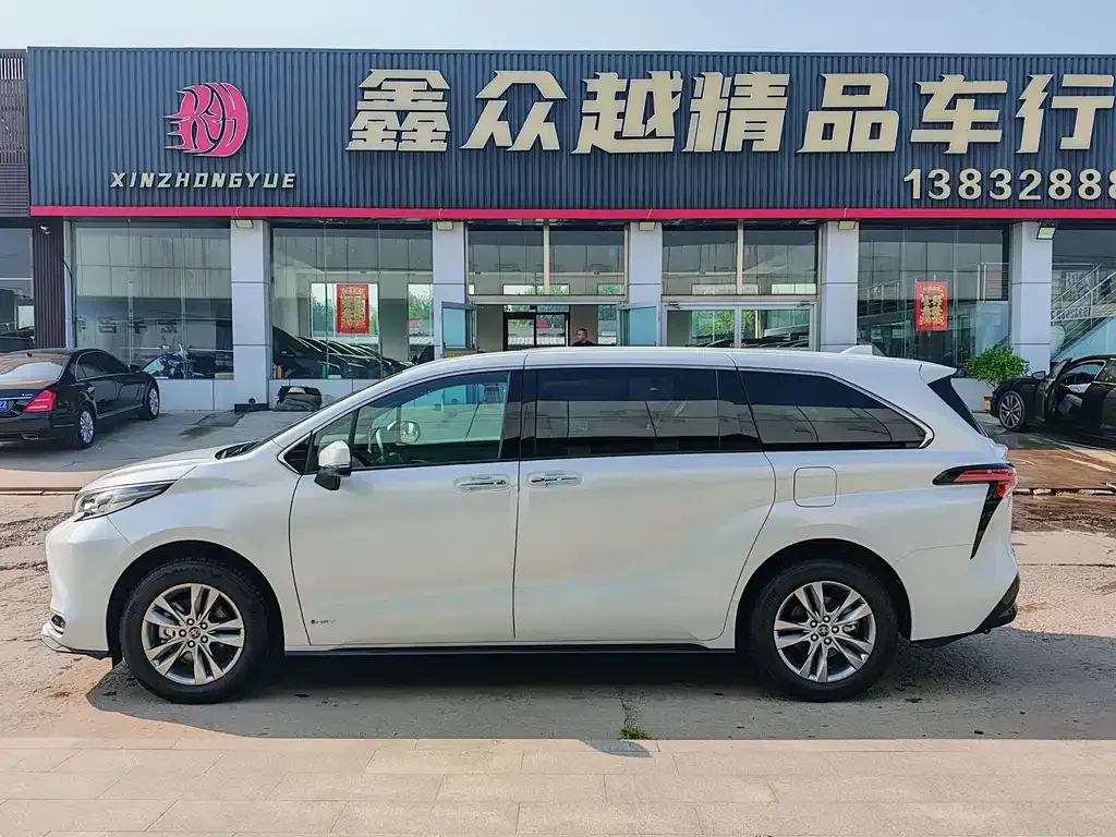Toyota Sienna — фото 6