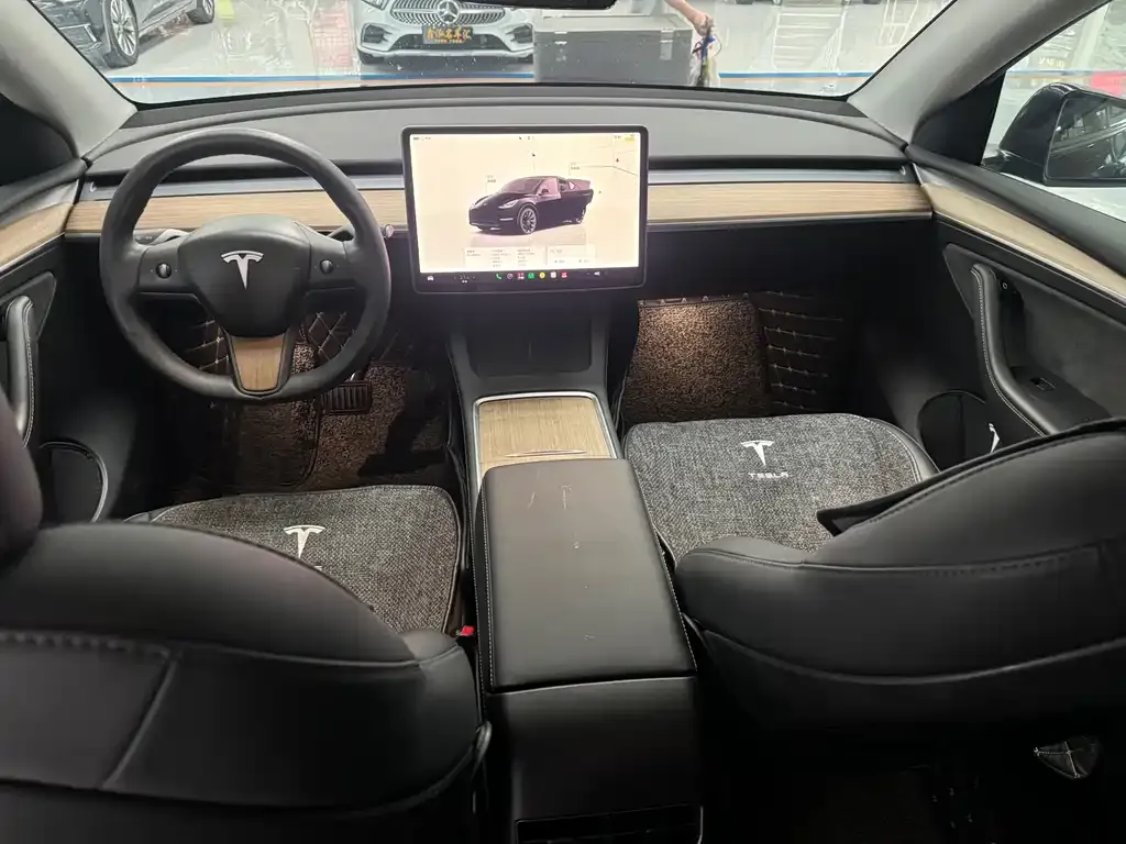 Tesla Model Y — фото 2