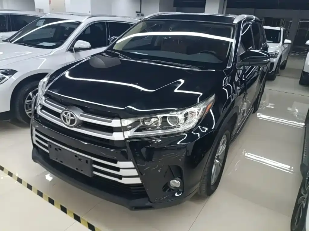 Toyota Highlander — фото 1