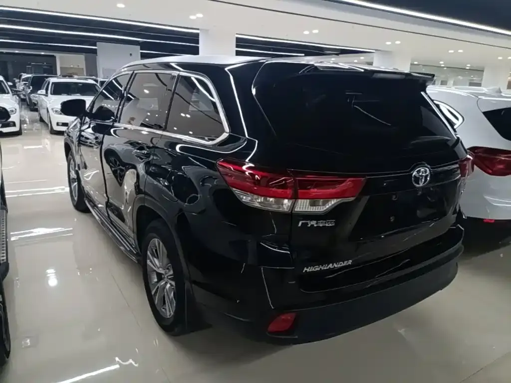 Toyota Highlander — фото 6