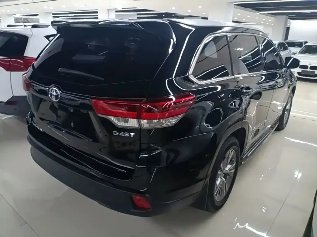 Toyota Highlander — фото 9