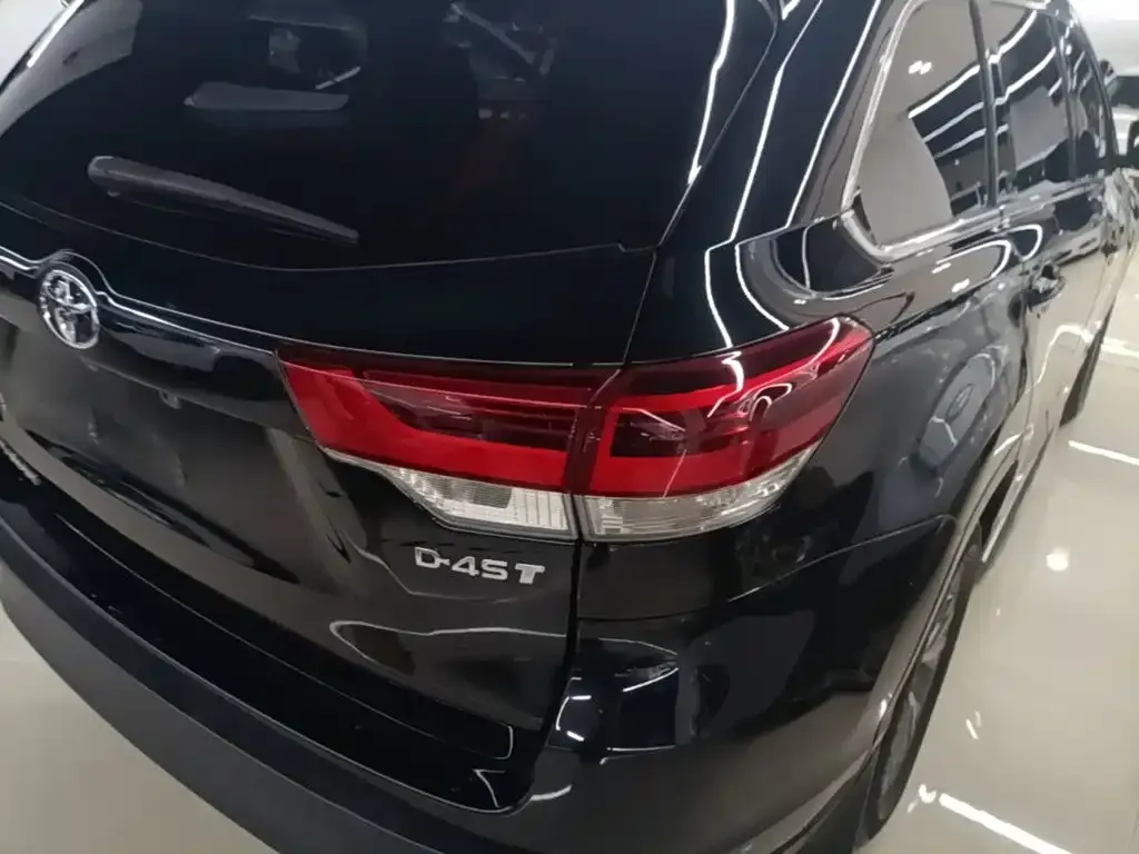 Toyota Highlander — фото 10