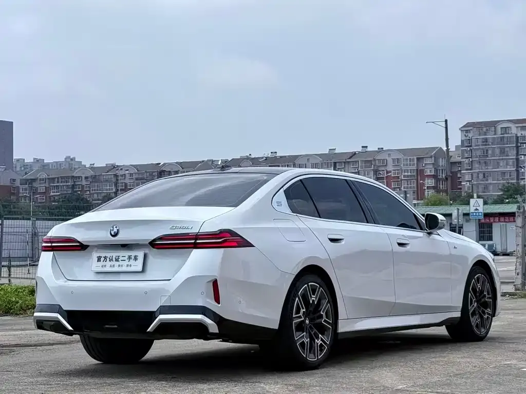 BMW 5 Series — фото 10