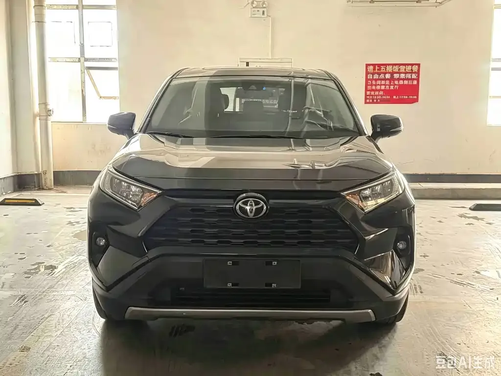 Toyota RAV4 — фото 5