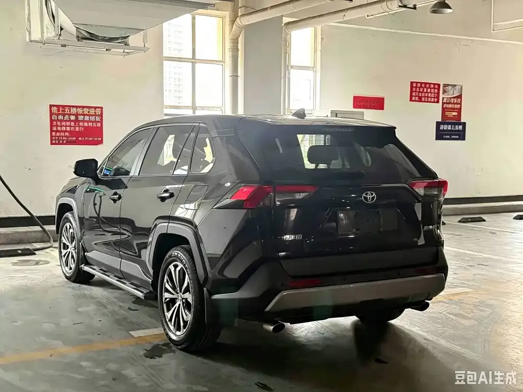 Toyota RAV4 — фото 7