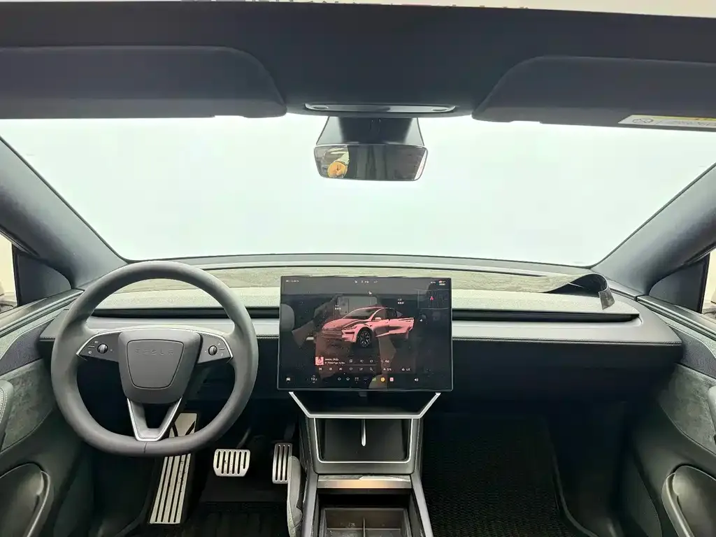 Tesla Model Y L — фото 6