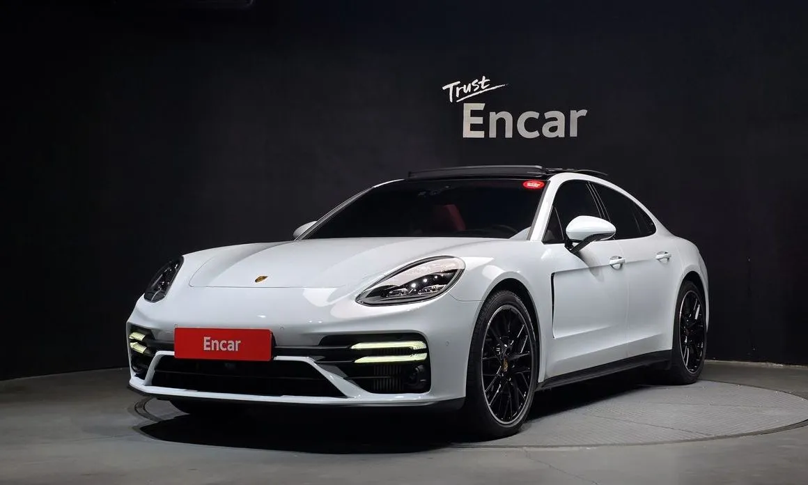 Porsche Panamera — фото 1