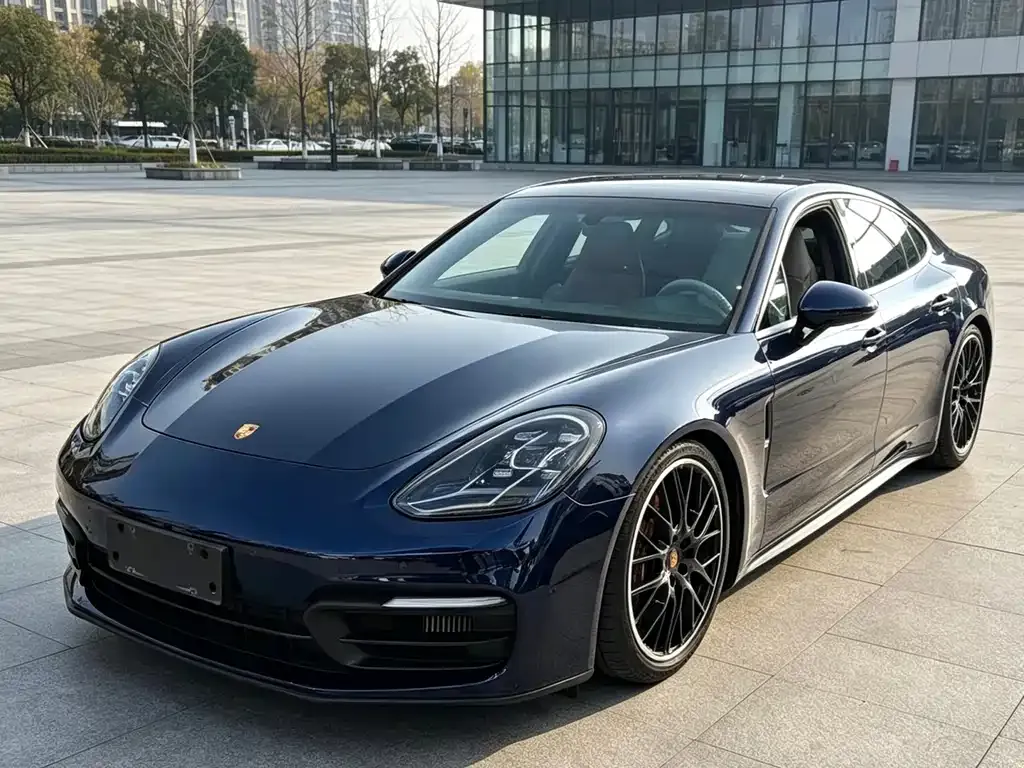 Porsche Panamera — фото 1
