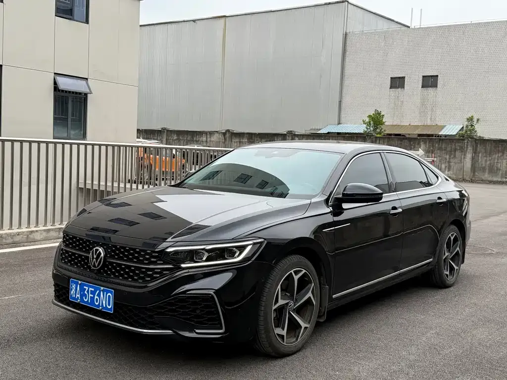 Volkswagen Passat — фото 1