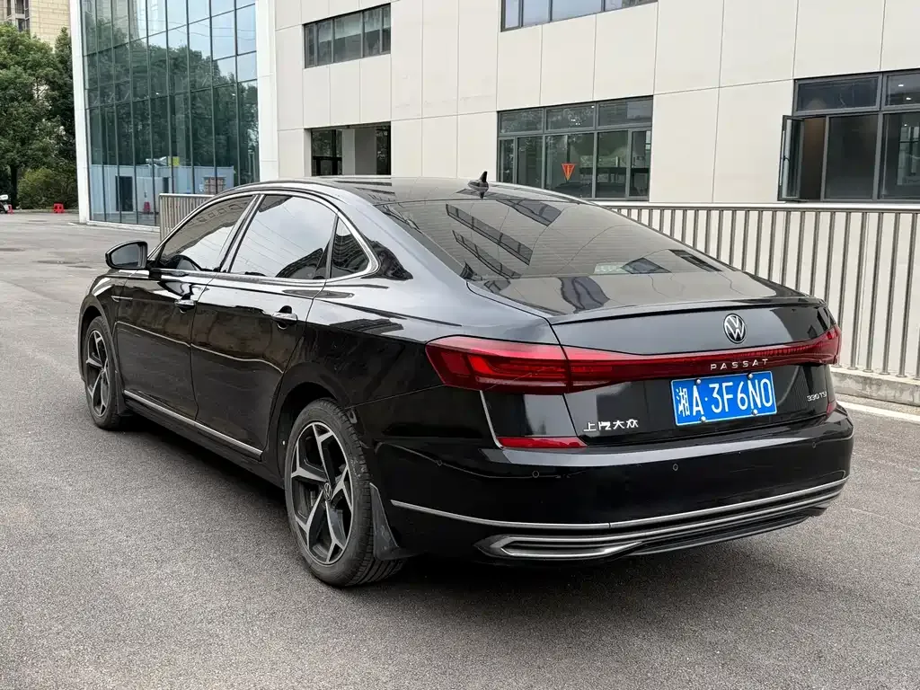Volkswagen Passat — фото 7