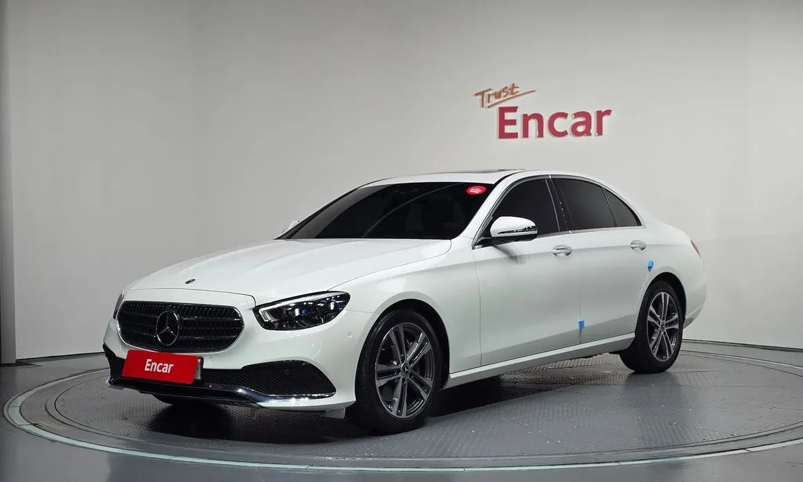 Mercedes-Benz E-Class — фото 1