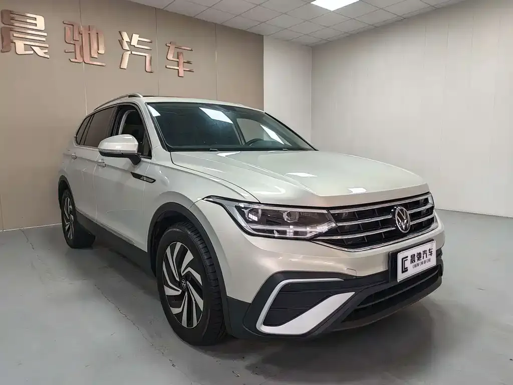 Volkswagen Tiguan L — фото 2