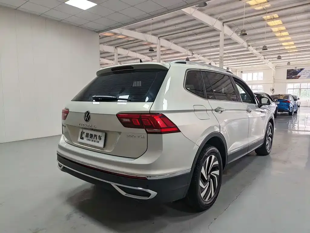 Volkswagen Tiguan L — фото 10