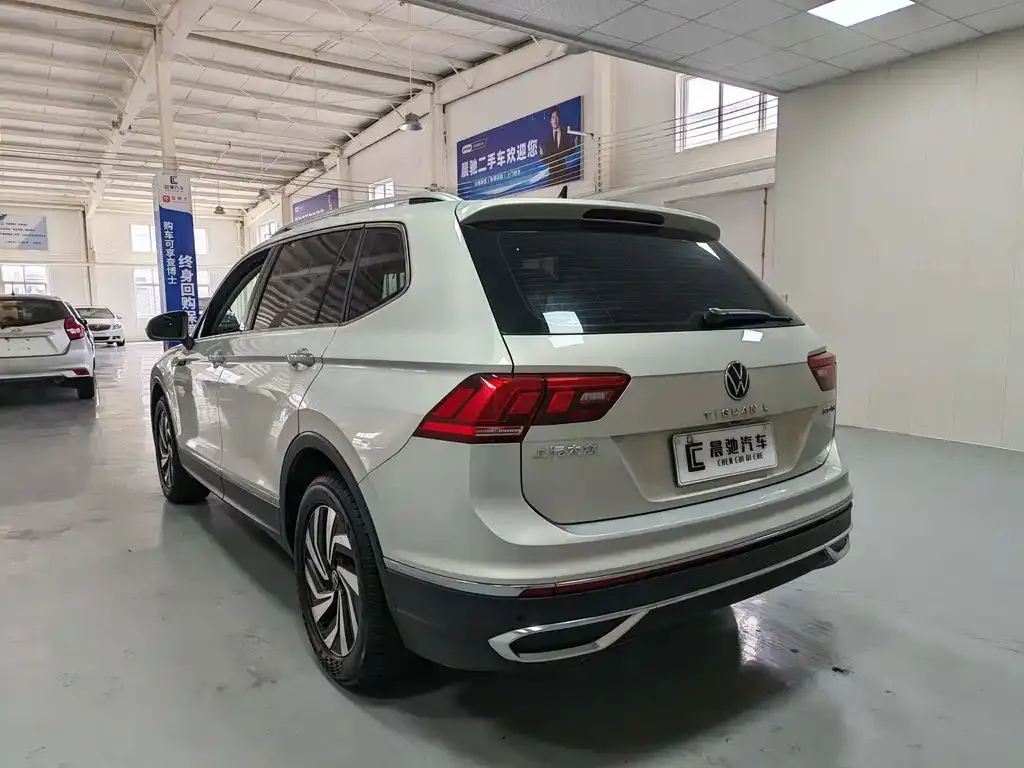 Volkswagen Tiguan L — фото 7