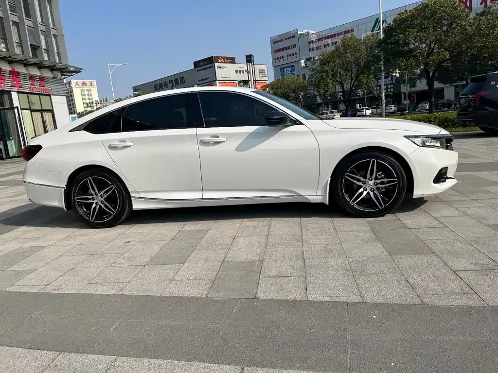 Honda Accord — фото 10
