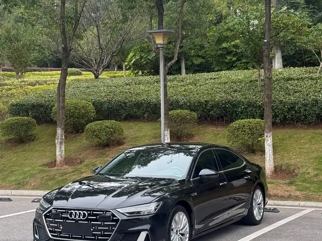Audi A7L — фото 1