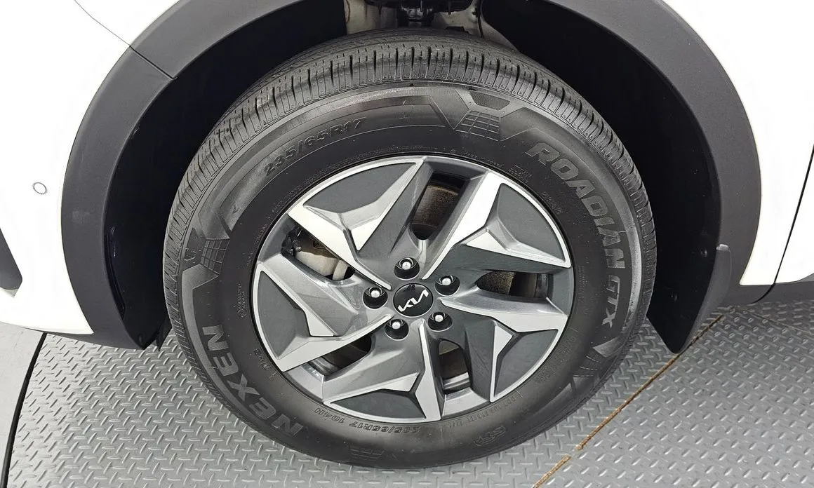 Kia Sorento — фото 10