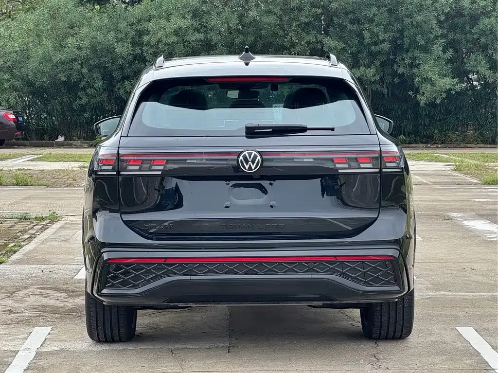 Volkswagen Tiguan L — фото 10