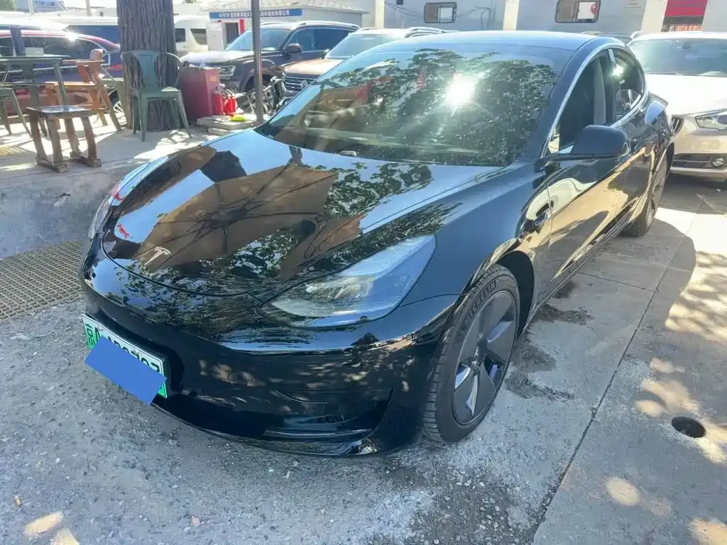 Tesla Model 3 — фото 1