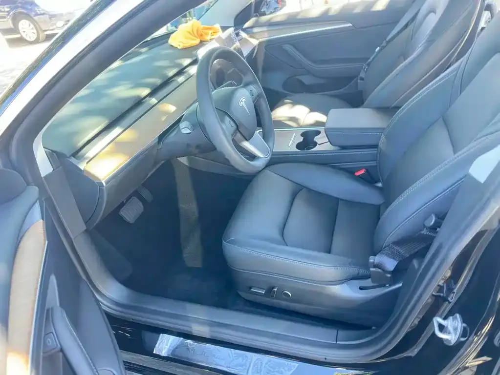 Tesla Model 3 — фото 5