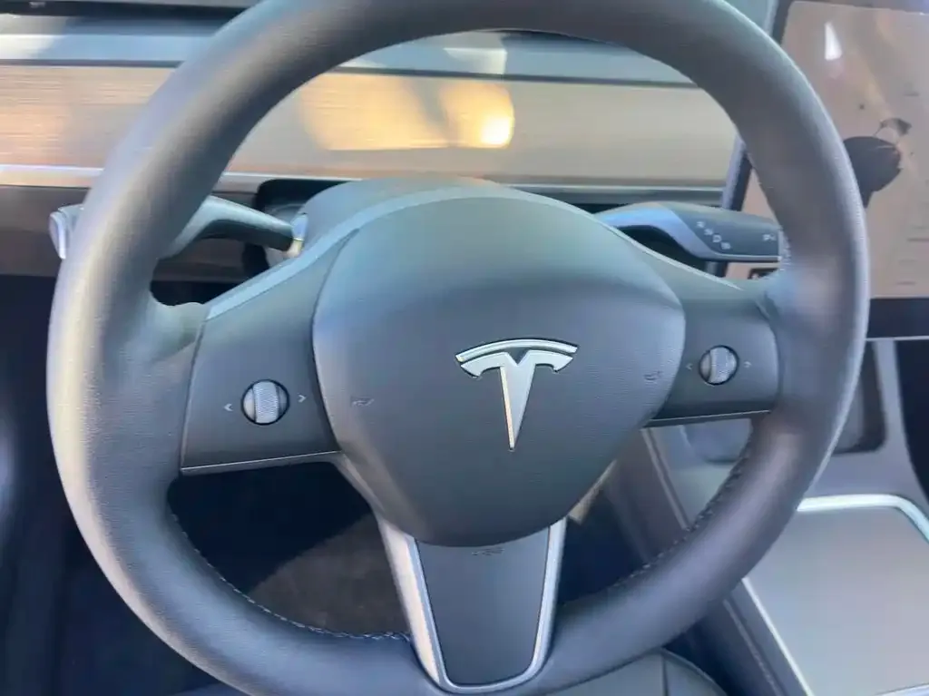 Tesla Model 3 — фото 8