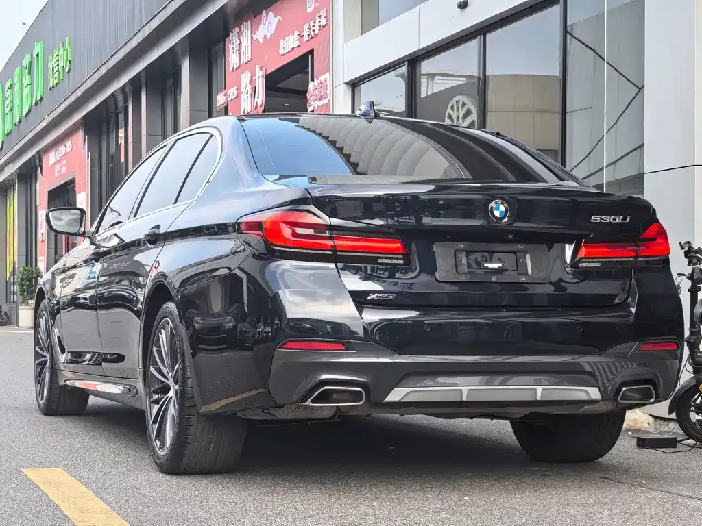 BMW 5 Series — фото 4