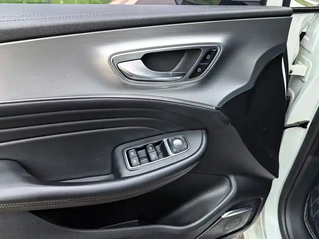 Roewe iMAX8 — фото 2