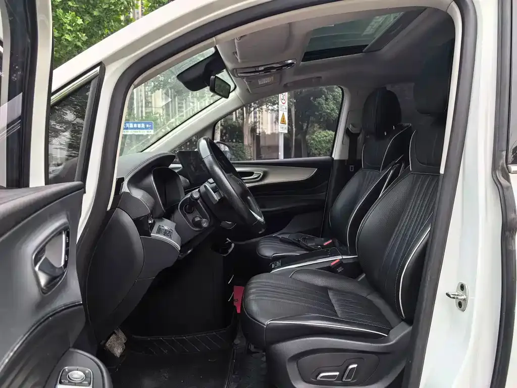 Roewe iMAX8 — фото 10