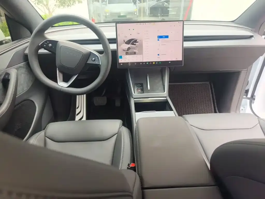 Tesla Model Y L — фото 9